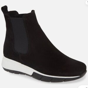 La CANADIENNE Waterproof Black Suede Boots Size 7.5